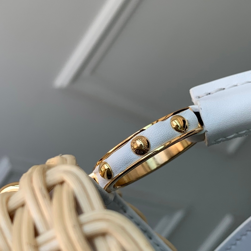 Louis Vuitton Capucines BB