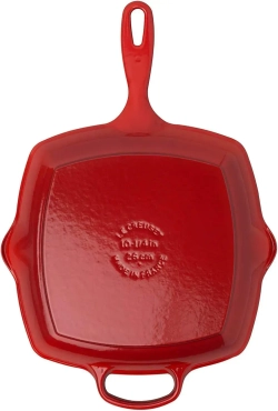 Le Creuset Чугунная сковорода-гриль диаметром 26 см вишневого цвета.