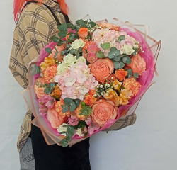 Букет с пионовидными розами Поцелуй солнца