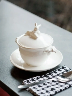 Бульонница с блюдцем и кроликом на крышке 425 мл