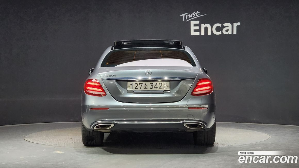 Mercedes-Benz E-Class W213 E300e Exclusive (11.2019)