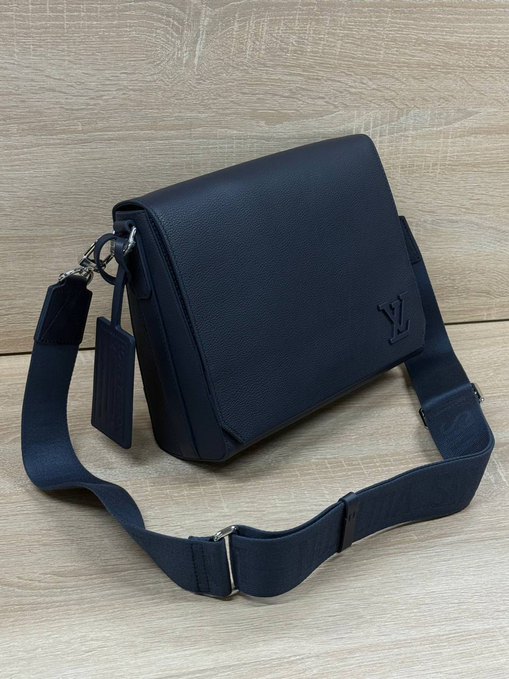 Сумка-мессенджер Louis Vuitton