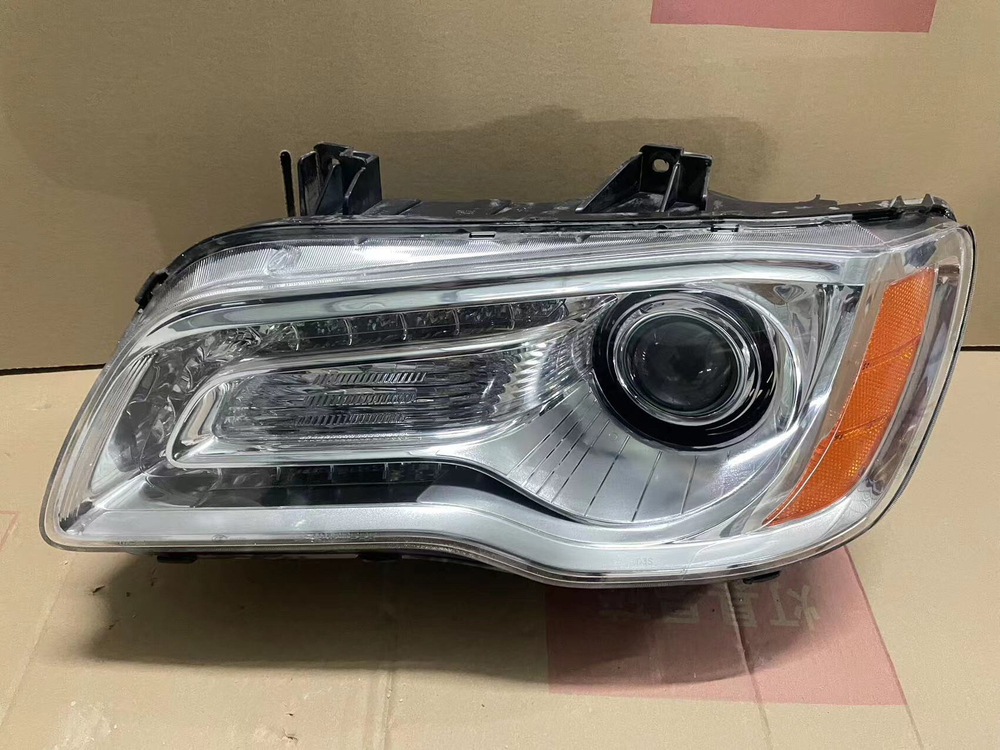 Блок фар (ксенон) для Chrysler 300C, оригинал,