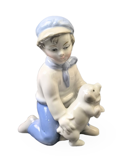 Фарфоровая статуэтка "Мальчик со свиньей" Wagner & Apel