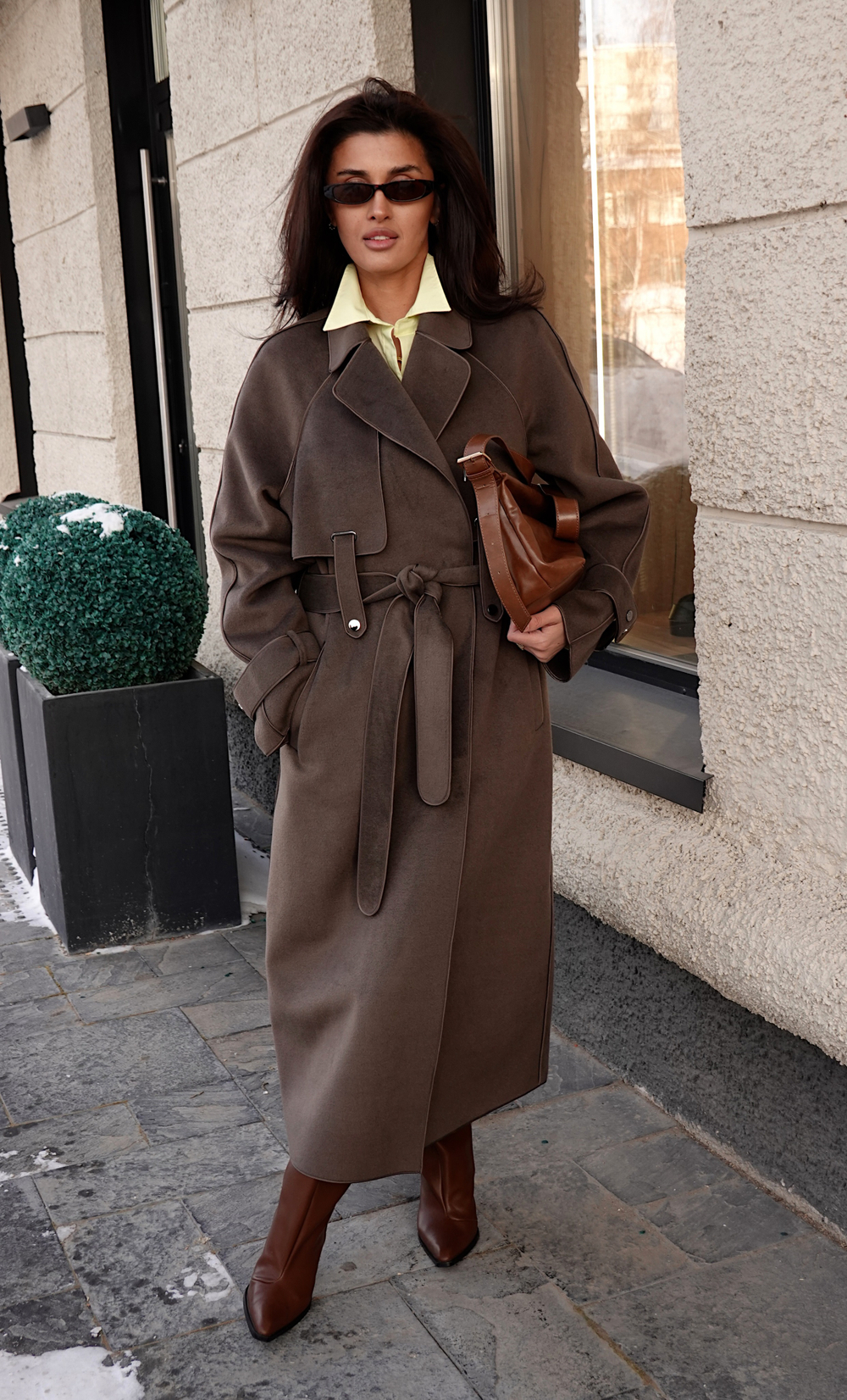 Пальто из кашемира со шлицами и поясом