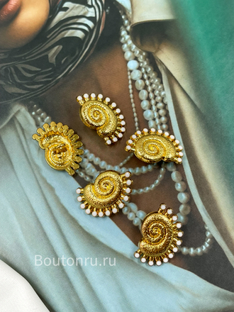 Пуговицы золотистые ракушка с белой эмалью Скиапар.