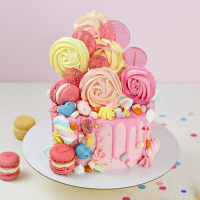 Торт «Веселый каламбур» со сладостями