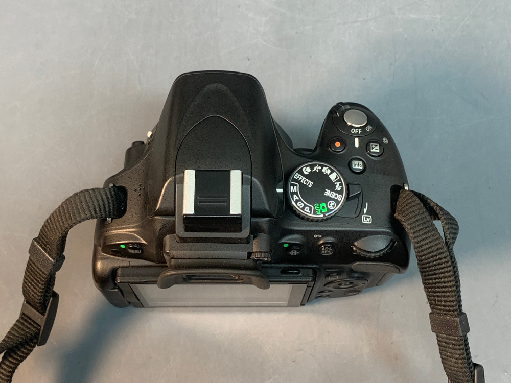 Nikon D5100 Kit 18-55mm 3.5-5.6G VR 8.888 Кадров