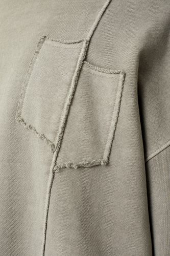 Светло-серый лонгслив с карманом 12G