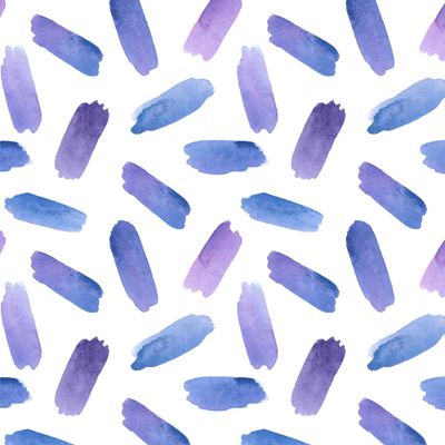 Синие и фиолетовые акварельные мазки на белом фоне