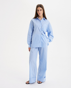 Свободные брюки в пижамном стиле