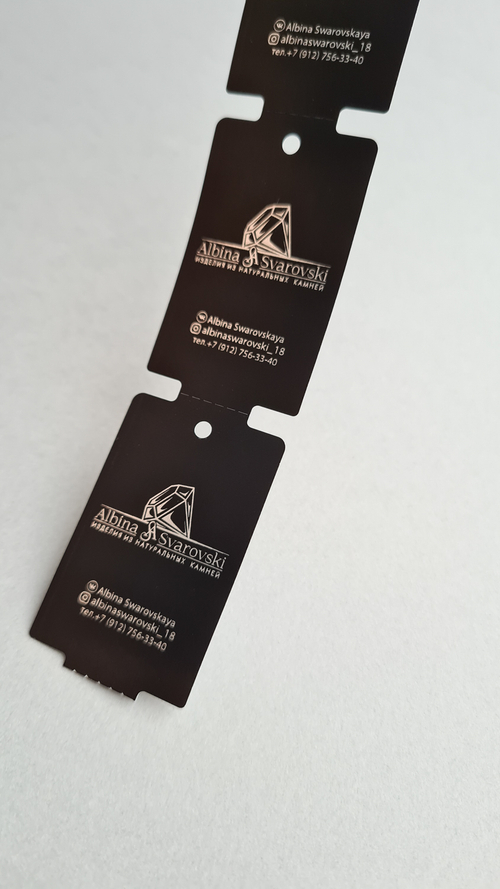 Печать серебряным на черных бирках