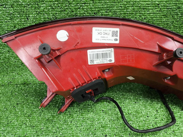 Фонарь правый внешний Porsche Macan 95b (14-18)