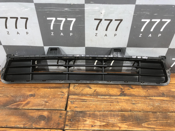 Решетка переднего бампера Kia Seltos 19-нв Б/У Оригинал 86531Q5000