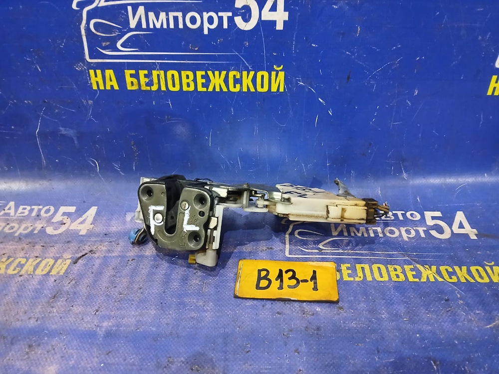 Замок двери передней левой NISSAN SUNNY 1990