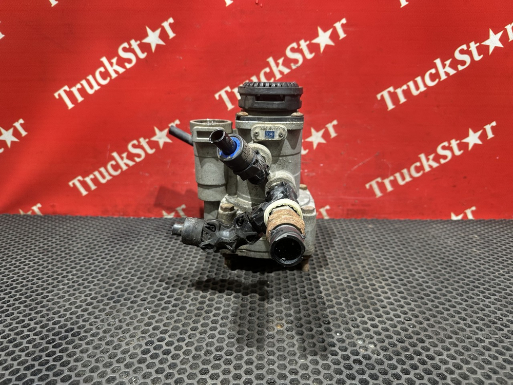 Кран управления тормозами прицепа