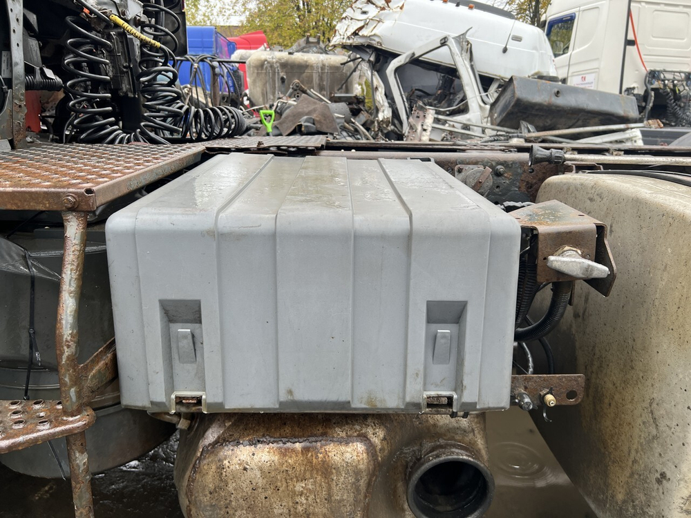 Крышка ящика АКБ