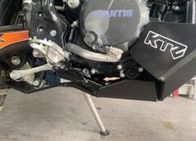 Пластиковая защита KTZ для мотоцикла Avantis Enduro 300 PRO Carb FCR Exclusive (ZS182MM) ARS 2024
