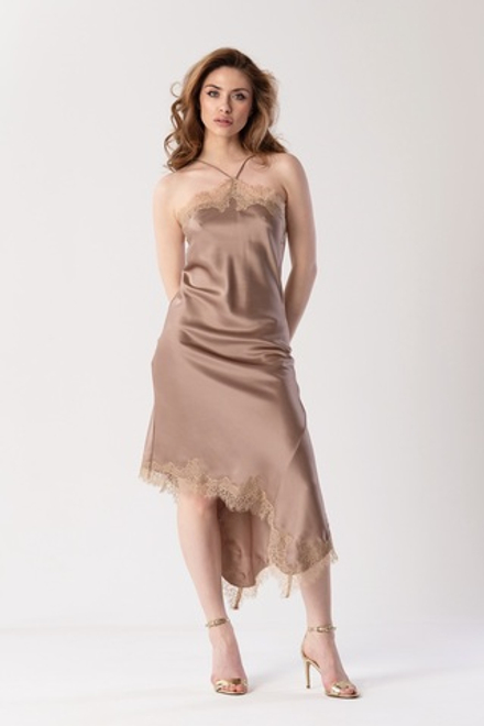 Платье с кружевом