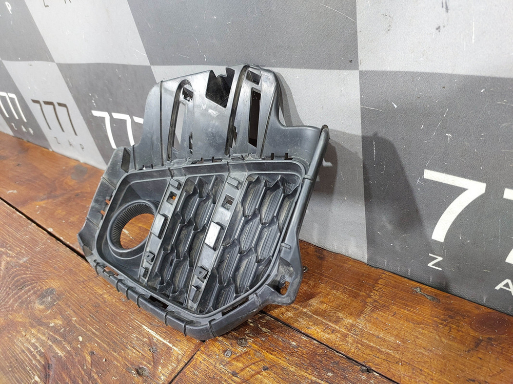 Накладка ПТФ левая Kia Rio 4 X-Line 20-нв Б/У Оригинал 86563H0900