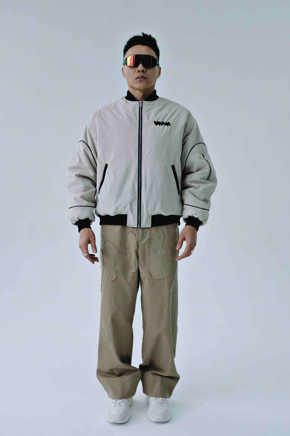 Бомбер VNVA бежевый