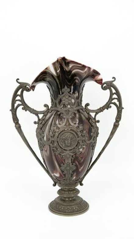 Старинная ваза из олова и разноцветного стекла