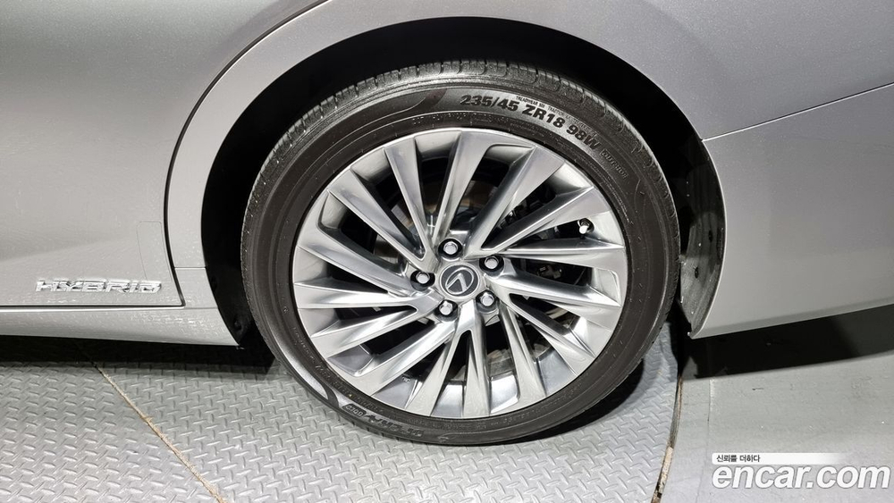 Lexus ES300h 7 Generation Executive (03.2021)