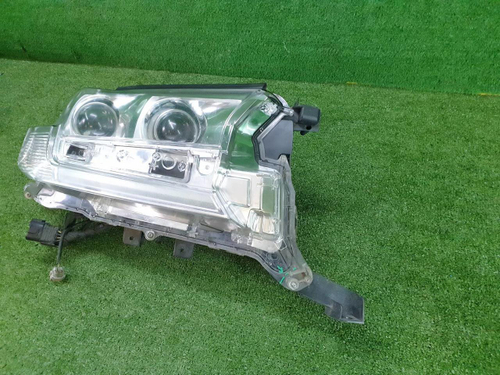 Фара правая Toyota Land Cruiser 200 (2015-2021) LED