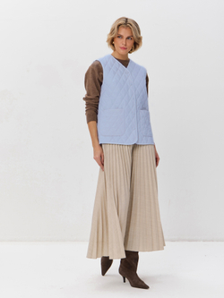 Легкий стеганый жилет с накладными карманами