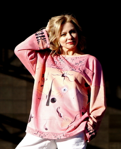 Свитшот "Розовый сюр", по мотивам картины Жоана Миро «Каталонский пейзаж» (Охотник)