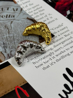 Брошь «Круассан» серебряная