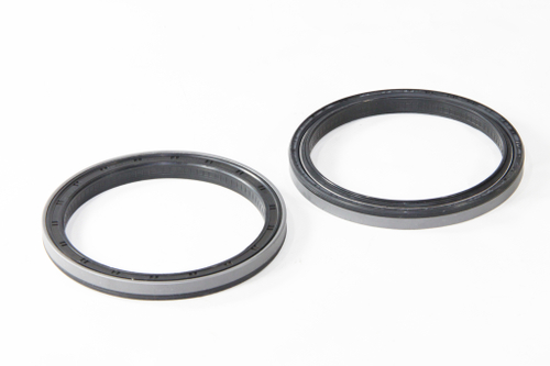 Сальник 140х170х14,5/16 а/м КАМАЗ-ЕВРО задней ступицы, нового образца с пружиной, чёрный кассетного типа NBR (Балаково)