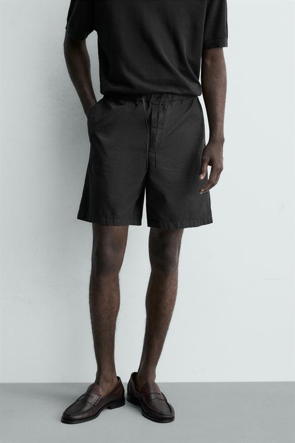 ZARA ШОРТЫ REGULAR FIT С ЭФФЕКТОМ ПОТЕРТОСТИ, ЧЕРНЫЙ