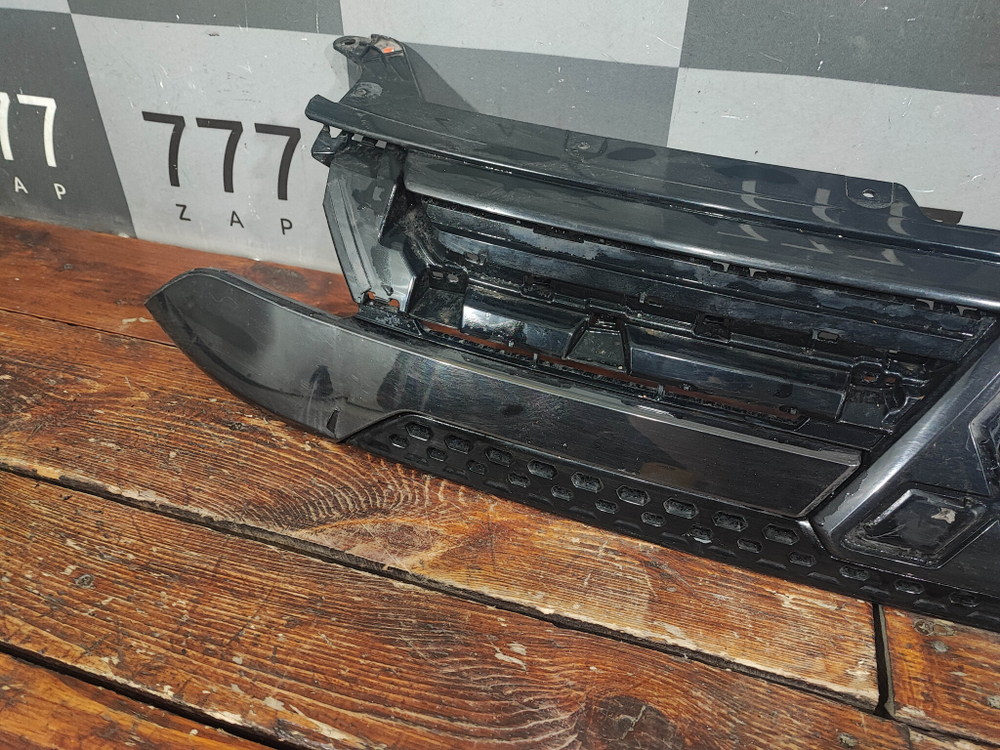 Решетка радиатора Mitsubishi Outlander 3 18-нв Б/У Оригинал 7450B304