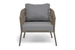 "Комо" кресло плетеное из роупа, каркас алюминий бежево-серый (RAL7006) муар, роуп серо-коричневый 23мм, ткань темно-серая 027