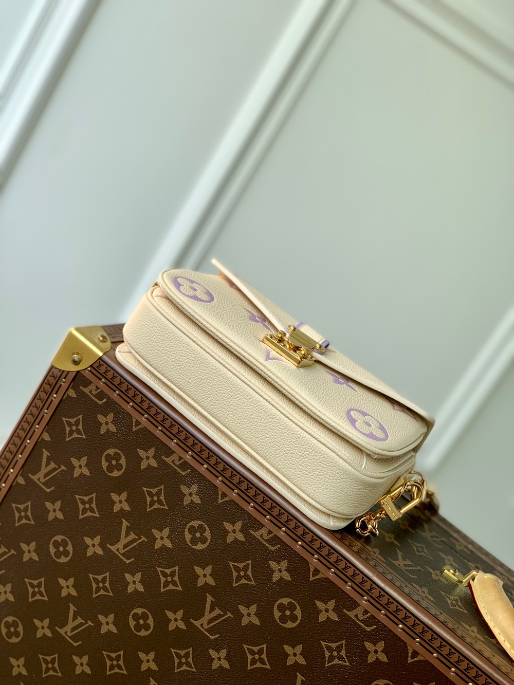 Louis Vuitton Pochette Metis East West