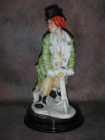 Статуэтка. Фарфор. Клоун на самокате. Capodimonte. Италия