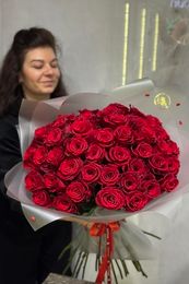 Большой букет из красных роз
