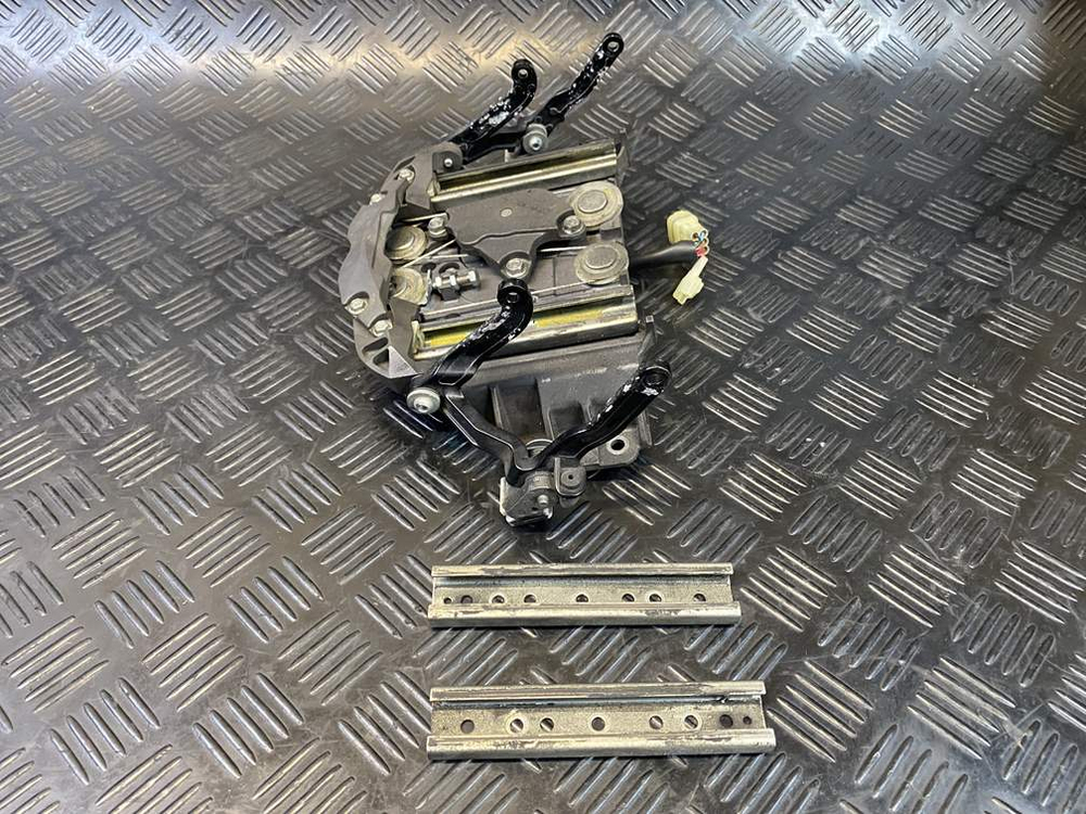 Механизм подъёма стекла Yamaha FJR1300A RP13A 2010