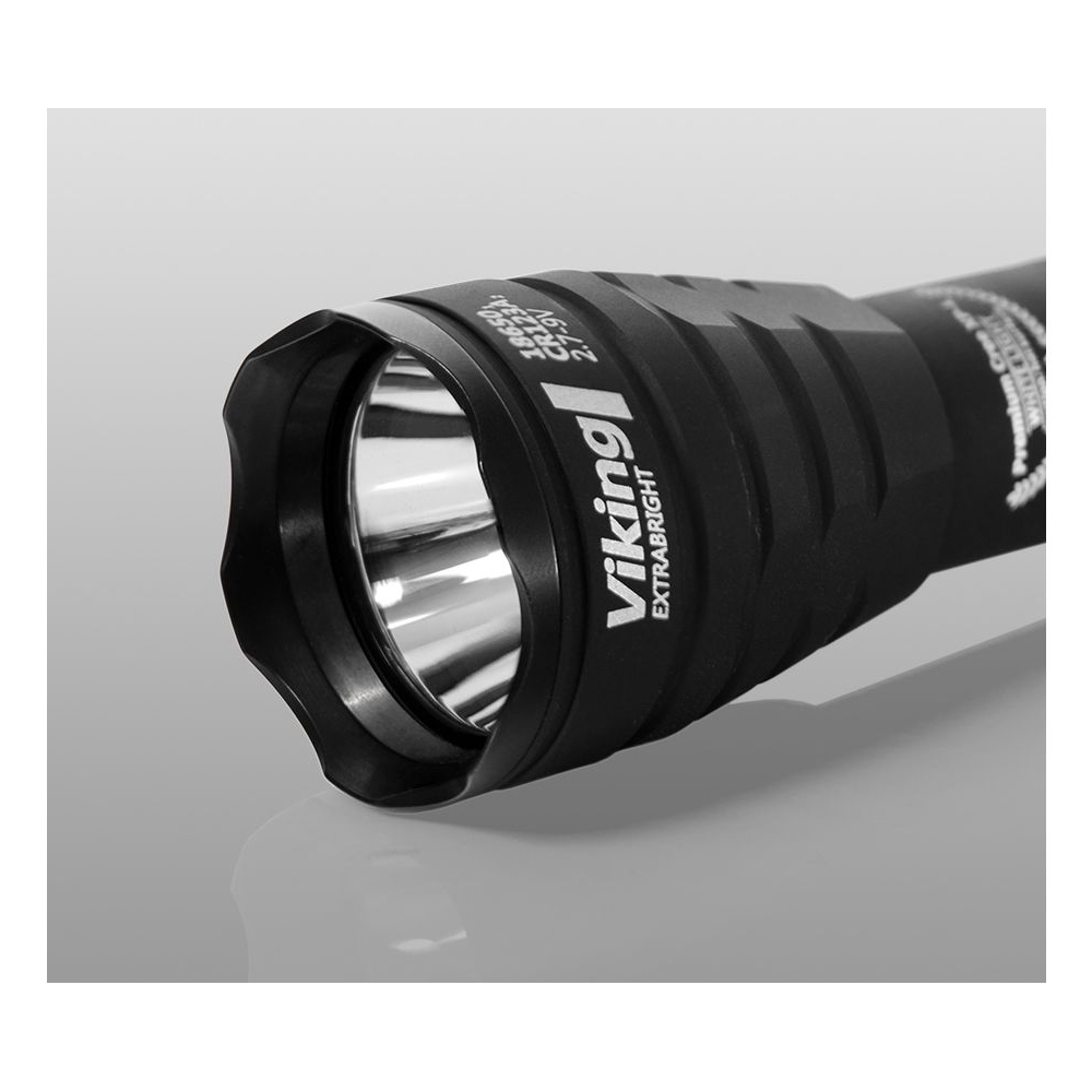 Фонарь тактический Armytek Viking / Белый / 1050 лм  (F01801BC)