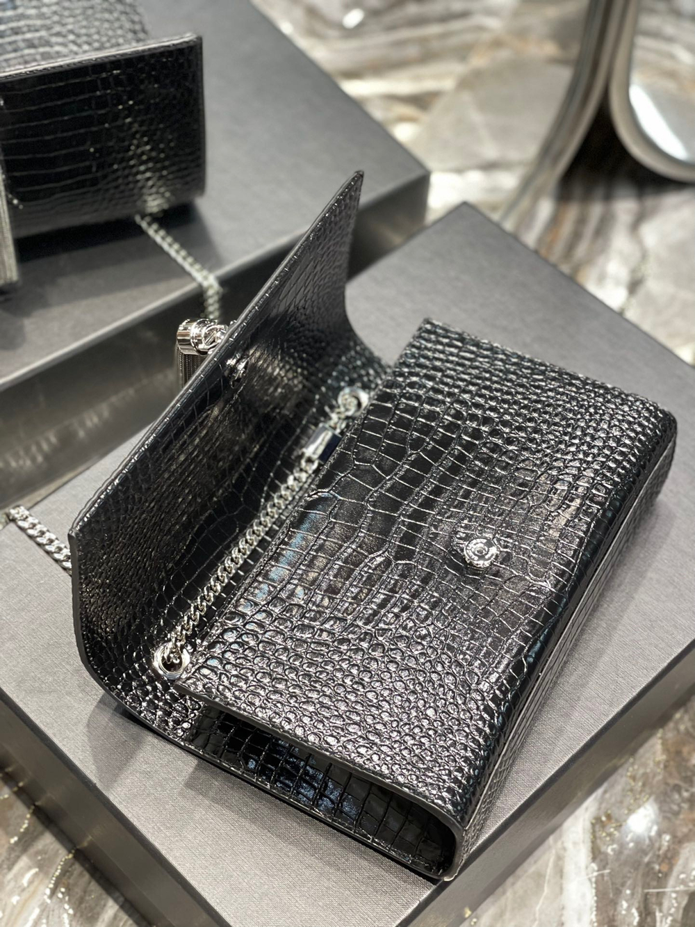 Saint Laurent Kate Medium Bag 24 cm