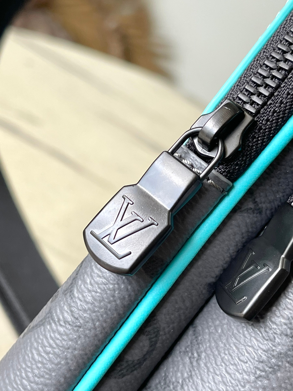 Louis Vuitton Avenue Slingbag PM