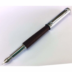 Перьевая ручка Ohto GIZA (коричневая, перо Fine)