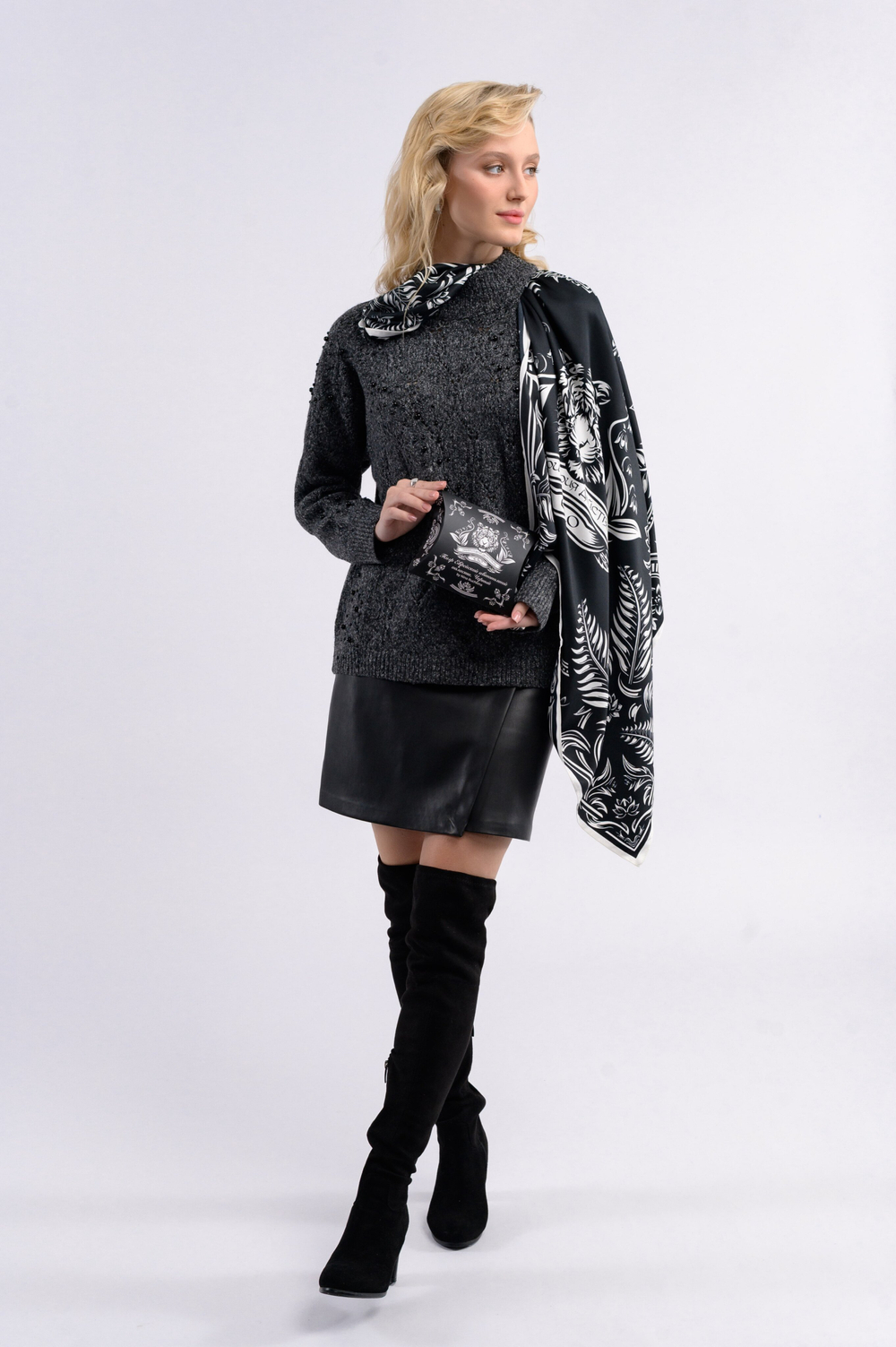 Платок «Тигр Еврейской автономной области. Черный»