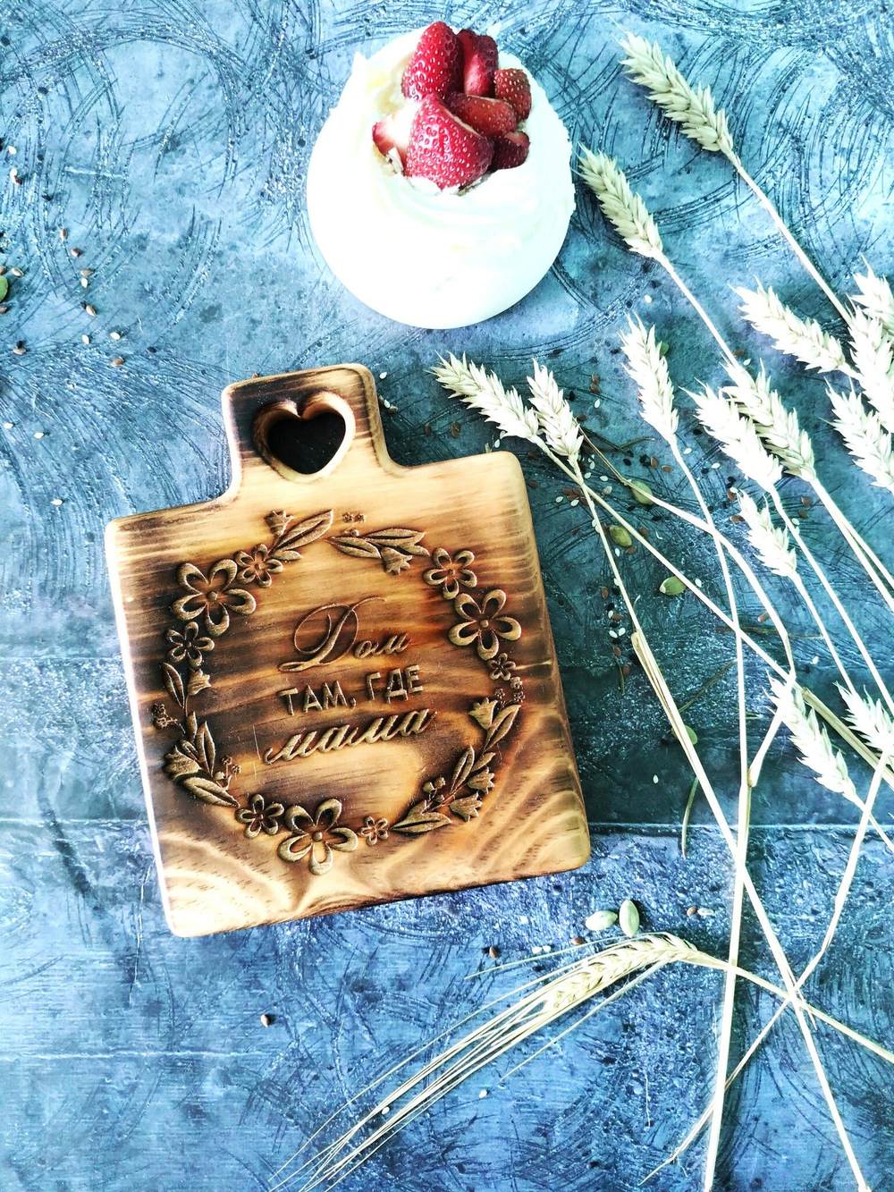 Доска деревянная разделочная "Маме"