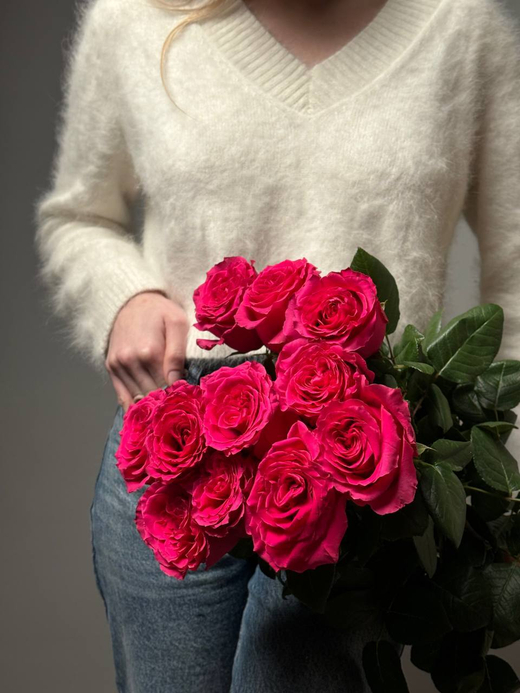 Букет из 11 малиновых роз под ленту