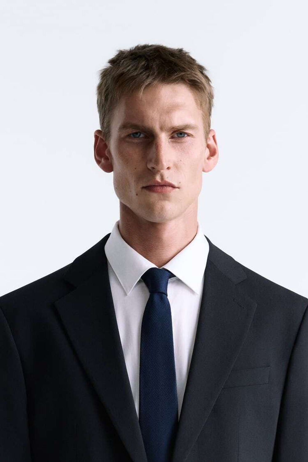 ZARA ГАЛСТУК ИЗ 100% ШЕЛКА С РЕЛЬЕФНЫМ УЗОРОМ, МОРСКОЙ СИНИЙ