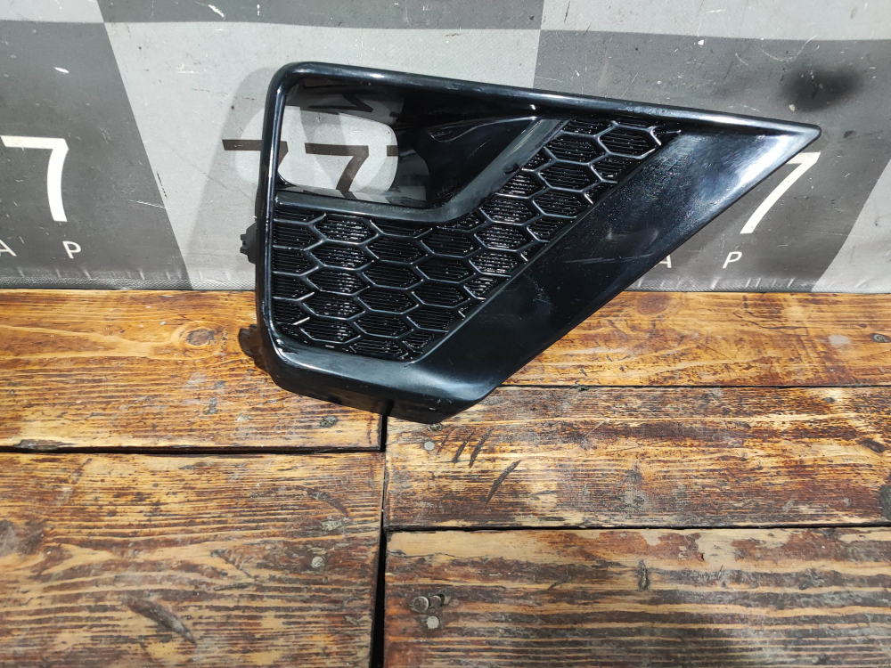 Накладка ПТФ передняя правая Toyota Land Cruiser Prado 150 20-нв Б/У Оригинал 52030WQ010