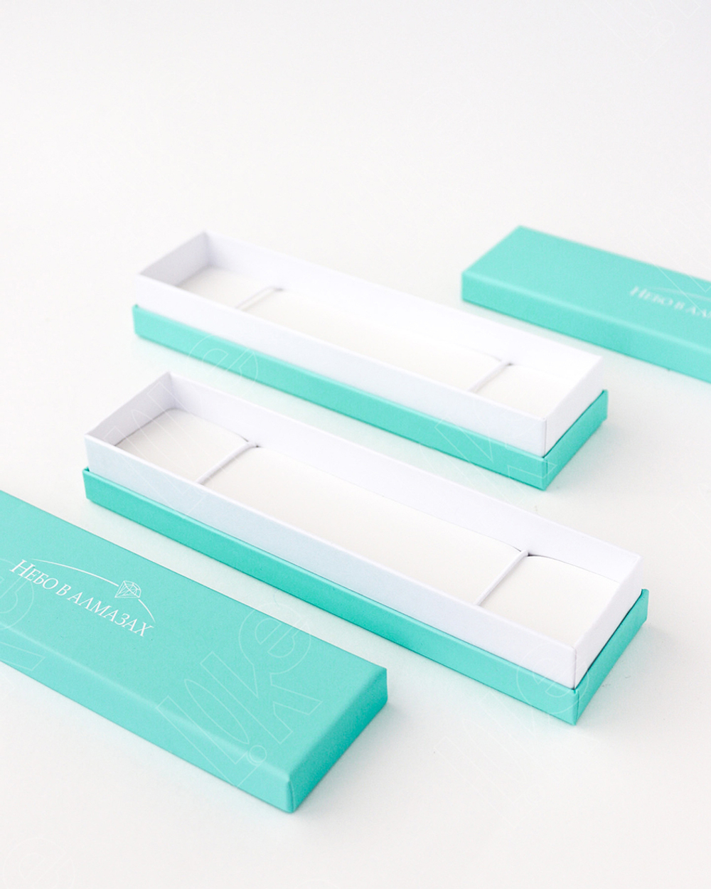 Футляр картонный 205x52x33 мм с флокированным ложементом.