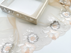 Вышивка на сетке, 24 см, ЛЕВАЯ,  светло-серые цветы на персиковом фоне(Артикул: VS-2028), м